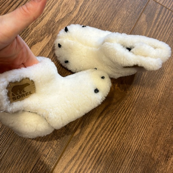 Sorel slippers - Picture 1 of 3